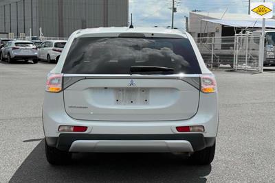 2015 Mitsubishi Outlander - Thumbnail