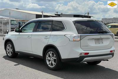 2015 Mitsubishi Outlander - Thumbnail