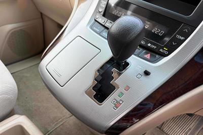 2013 Toyota Alphard - Thumbnail