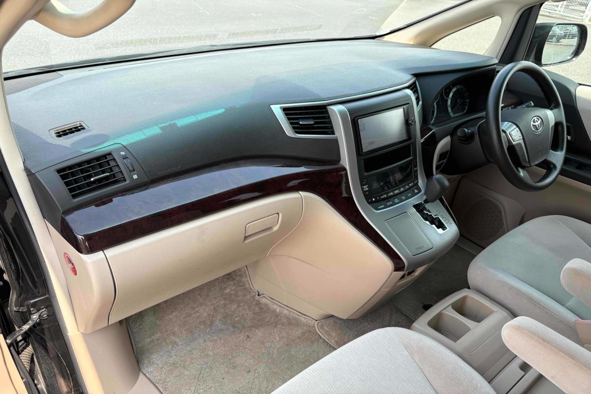 2013 Toyota Alphard