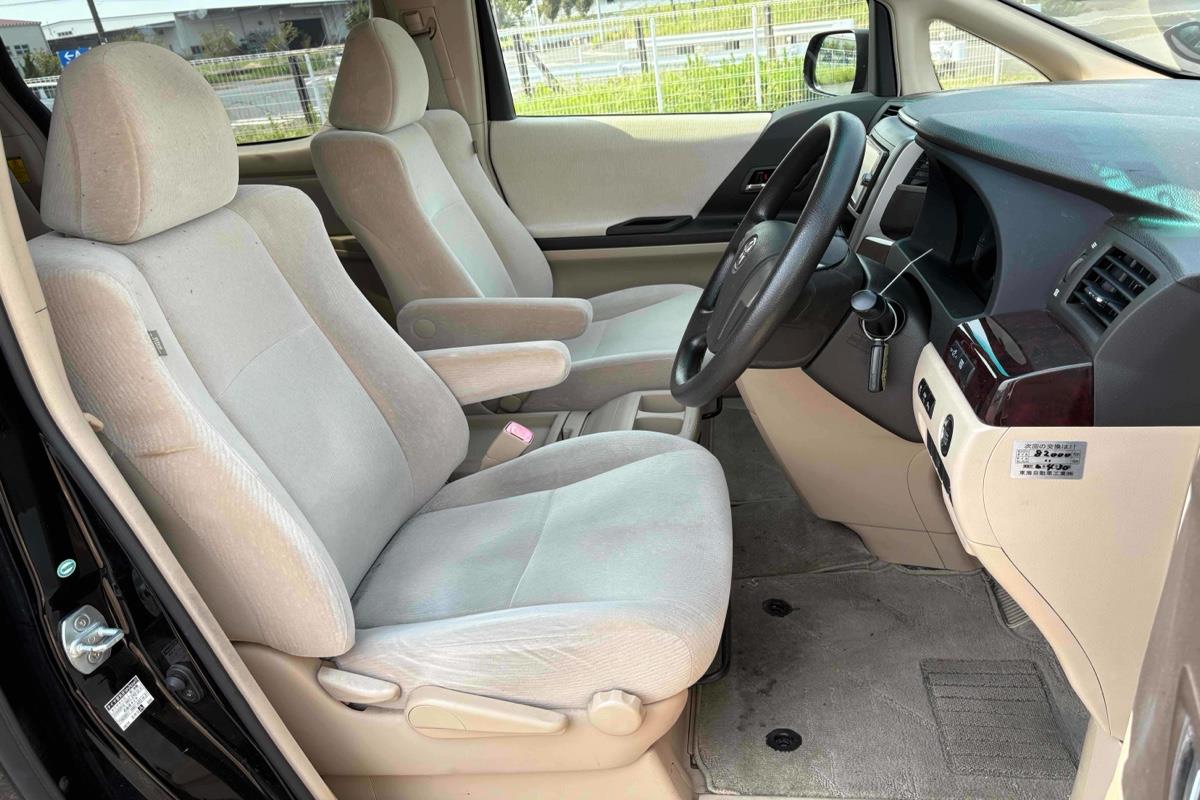2013 Toyota Alphard