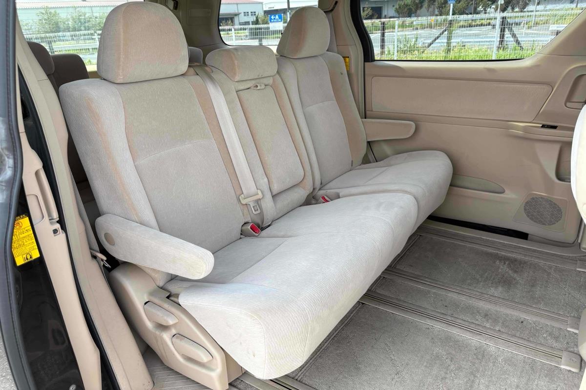 2013 Toyota Alphard