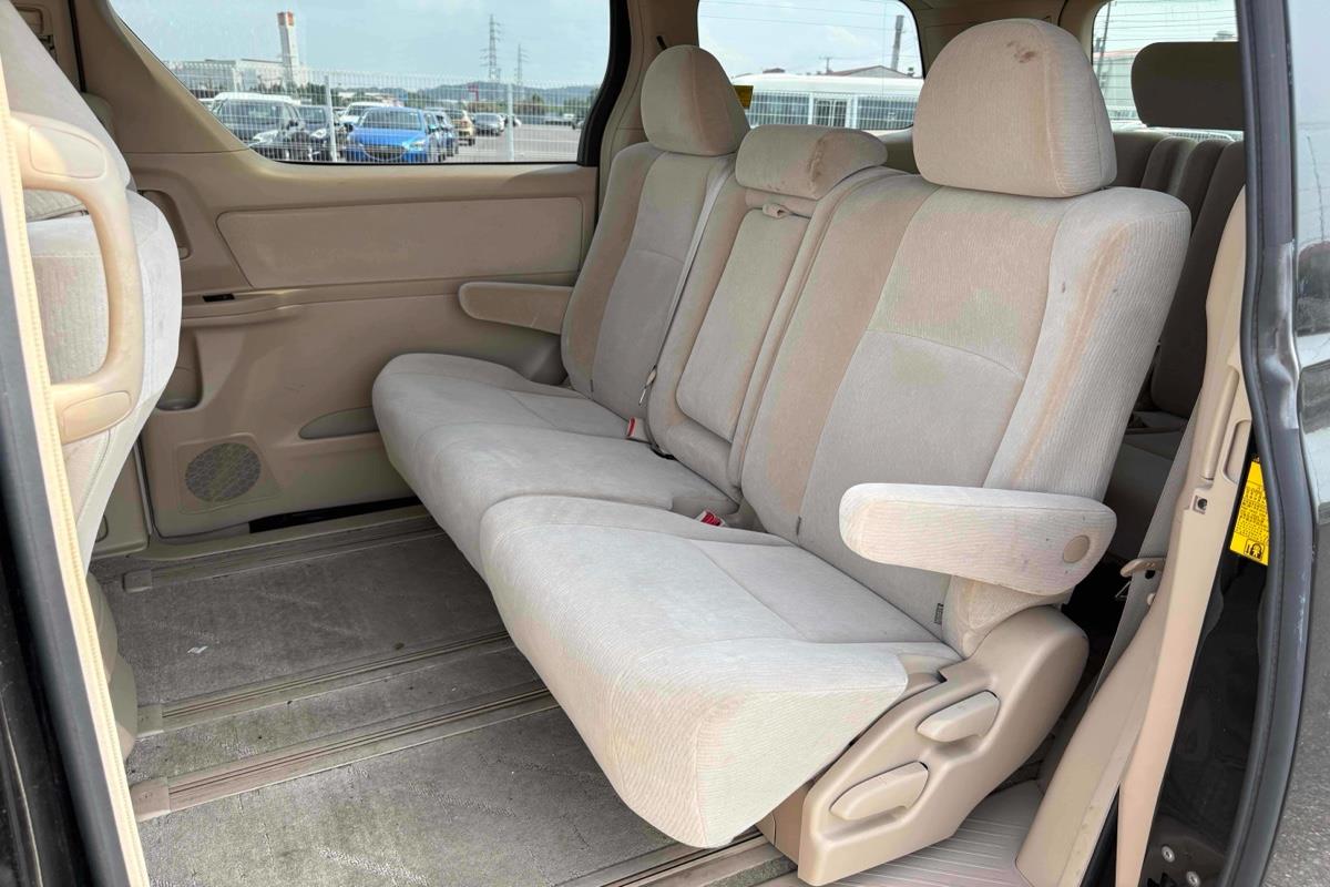 2013 Toyota Alphard