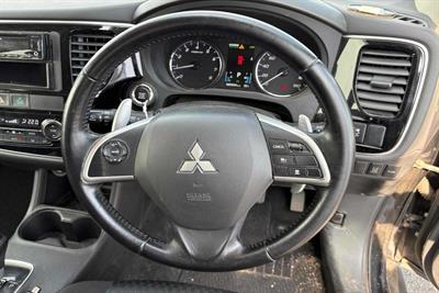 2015 Mitsubishi Outlander - Thumbnail