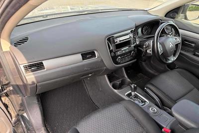 2015 Mitsubishi Outlander - Thumbnail