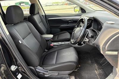 2015 Mitsubishi Outlander - Thumbnail