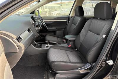 2015 Mitsubishi Outlander - Thumbnail