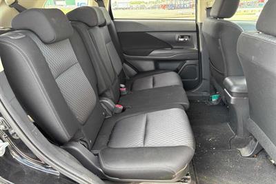 2015 Mitsubishi Outlander - Thumbnail