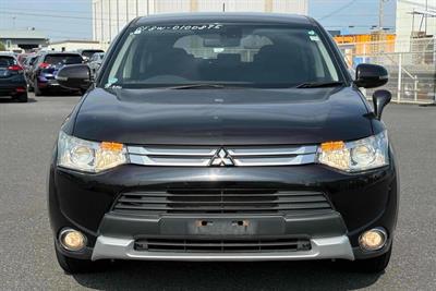 2015 Mitsubishi Outlander - Thumbnail
