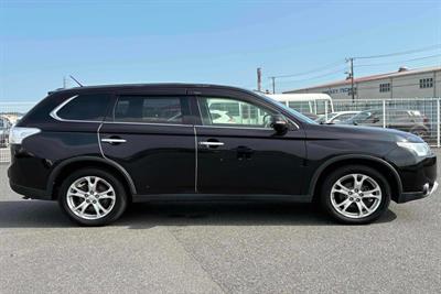 2015 Mitsubishi Outlander - Thumbnail