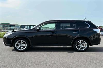 2015 Mitsubishi Outlander - Thumbnail