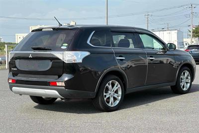 2015 Mitsubishi Outlander - Thumbnail