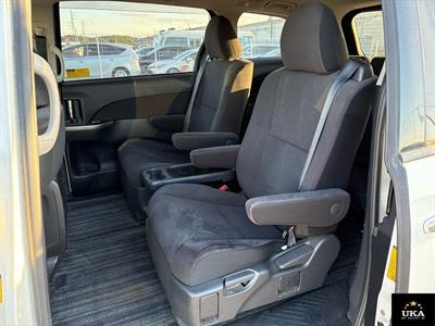 2013 Toyota Estima - Thumbnail