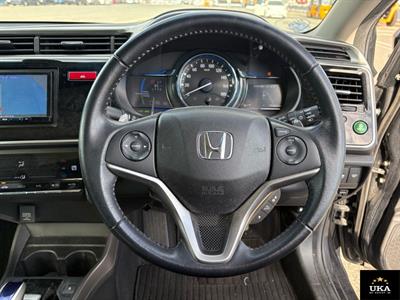 2015 Honda Grace - Thumbnail