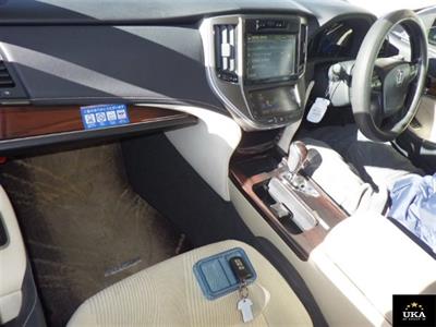 2013 Toyota Crown - Thumbnail