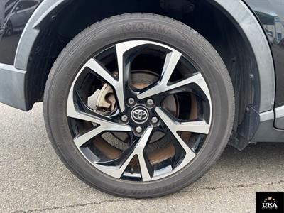 2017 Toyota C-HR - Thumbnail