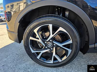 2017 Toyota C-HR - Thumbnail