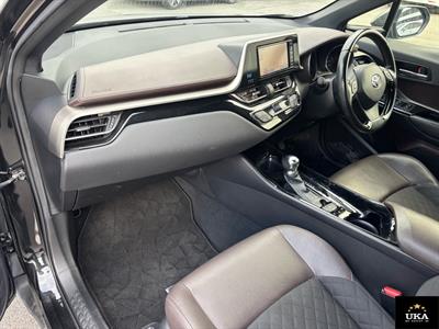 2017 Toyota C-HR - Thumbnail