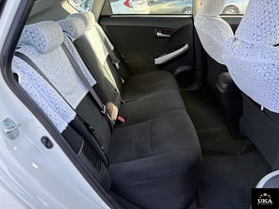 2015 Toyota Prius - Thumbnail