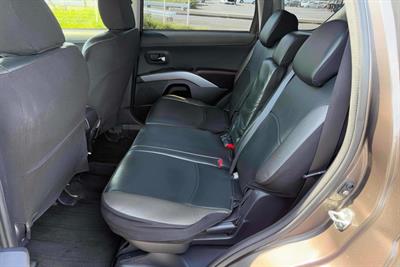 2012 Mitsubishi Outlander - Thumbnail