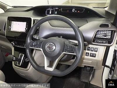 2017 Nissan Serena - Thumbnail