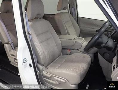 2017 Nissan Serena - Thumbnail