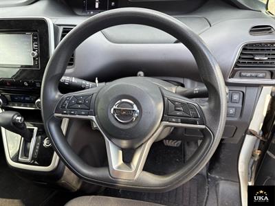 2017 Nissan Serena - Thumbnail