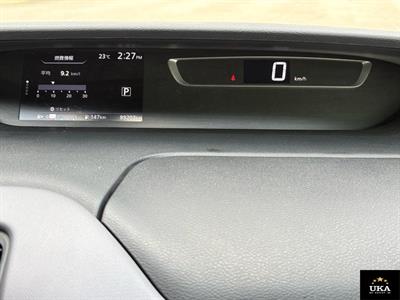 2017 Nissan Serena - Thumbnail