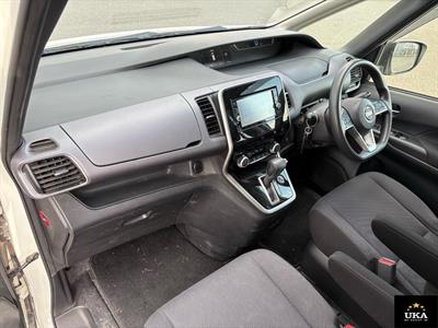 2017 Nissan Serena - Thumbnail