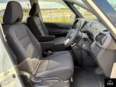 2017 Nissan Serena - Thumbnail