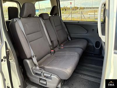 2017 Nissan Serena - Thumbnail