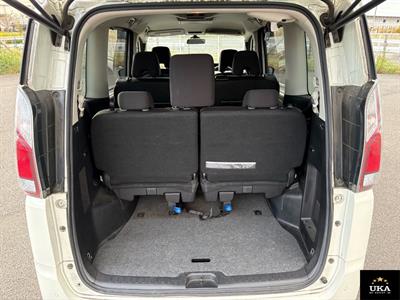 2017 Nissan Serena - Thumbnail