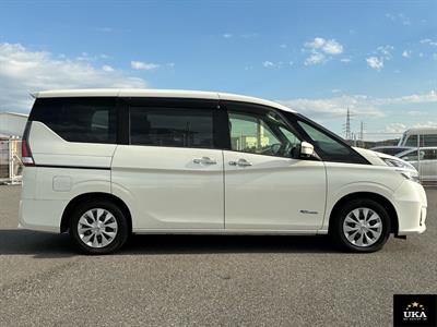 2017 Nissan Serena - Thumbnail