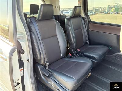 2015 Toyota Esquire - Thumbnail