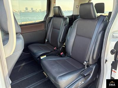 2015 Toyota Esquire - Thumbnail