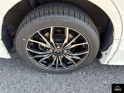 2015 Toyota Esquire - Thumbnail