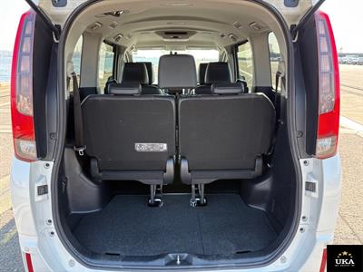 2015 Toyota Esquire - Thumbnail