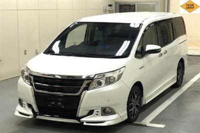 2015 Toyota Esquire - Thumbnail