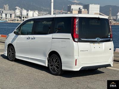 2015 Toyota Esquire - Thumbnail