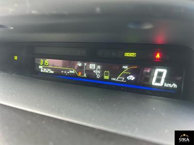 2013 Toyota Prius - Thumbnail