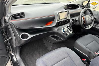 2016 Toyota Sienta - Thumbnail