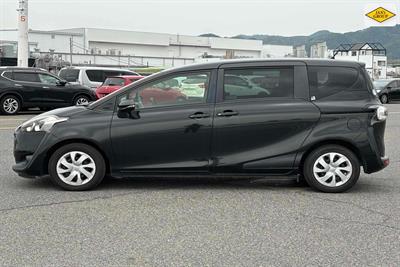 2016 Toyota Sienta - Thumbnail