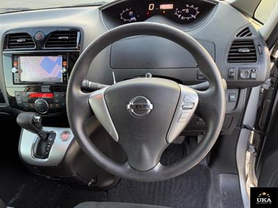 2015 Nissan Serena - Thumbnail