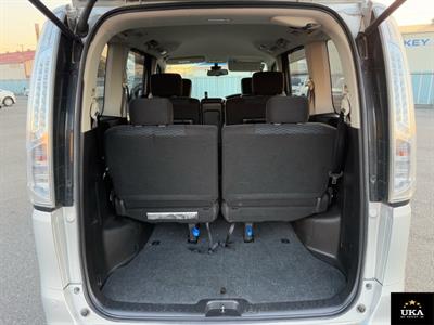 2015 Nissan Serena - Thumbnail