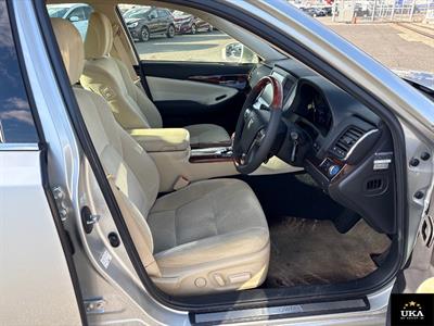 2013 Toyota Crown - Thumbnail