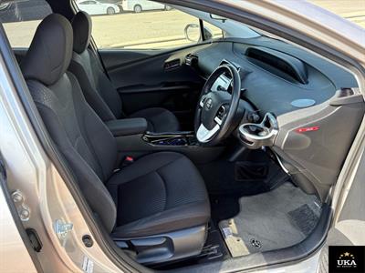 2016 Toyota Prius - Thumbnail