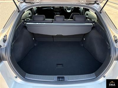 2016 Toyota Prius - Thumbnail