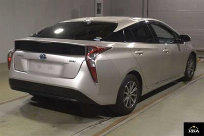 2016 Toyota Prius - Thumbnail