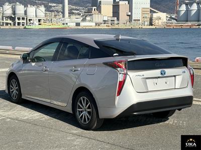 2016 Toyota Prius - Thumbnail