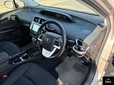 2016 Toyota Prius - Thumbnail